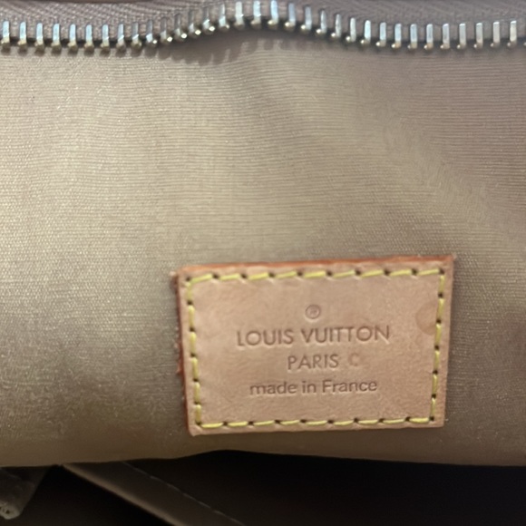Louis Vuitton Brentwood Noisette patent leather tote bag in good condition. - Picture 6 of 12